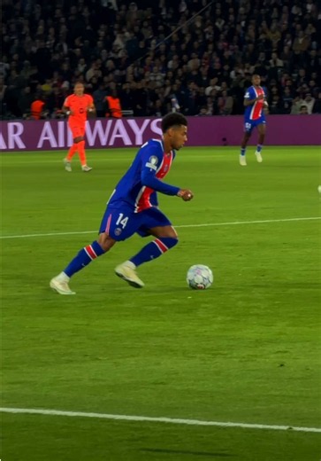 Doué first touch vs Yamal — PSG vs Barça moment