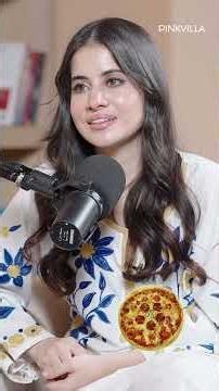 Uorfi Javed Plays This or That: Food Edition 🍔😋 #shorts #urfijaved #pizza #streetfood #foodie