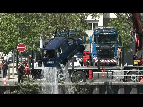 Bus and car fall into Seine River near Paris, four people rescued | AFP