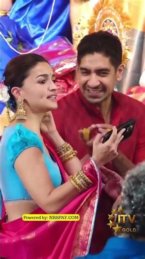 #AliaBhatt turns heads in a stunning traditional saree during grand Mahaashtami Pooja celebrations