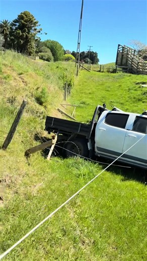 Fixing a Fence I Took Out with the Ute | NZ Farming Repair