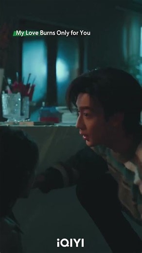Hidden under desk #iQIYI #MyLoveBurnsOnlyforYou