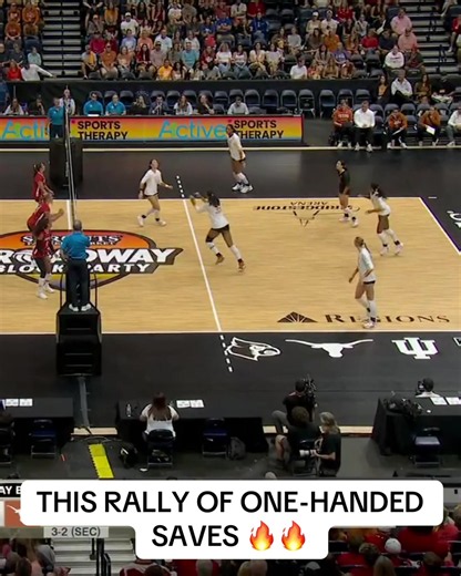 No one wanted it to end 🤯 #volleyball #texas #louisville #rally #saves