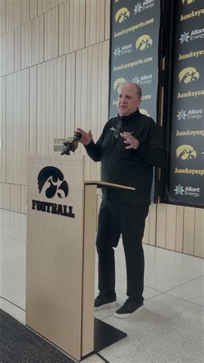 Iowa football defensive coordinator Phil Parker on the defensive line (4/22/26)