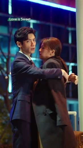 🥰Silent treatment, but the care is loud #Luoyunxi #BaiLu #LoveisSweet #iQIYIMalaysia