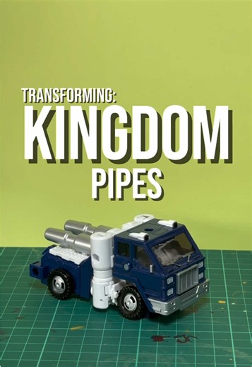 Transformers Kingdom Pipes toy review — G1-inspired deco and red visor