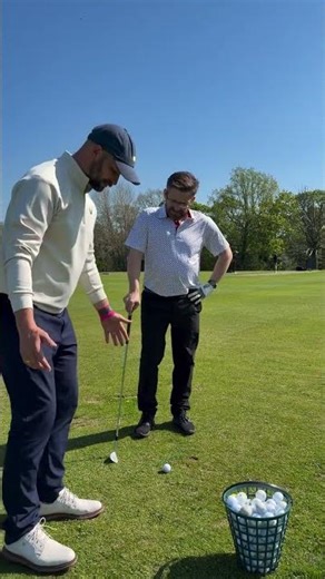 🏌️‍♂️ PITCH SWING vs FULL SWING — STANCE WIDTH Most golfers use the SAME stance for every