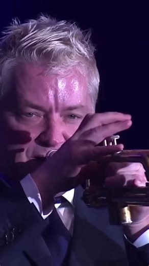 Chris Botti & Sy Smith Perform The Look Of Love