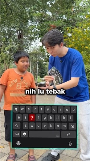 GUESS THE MISSING LETTER ON THIS KEYBOARD 🤣 #sipitgaming