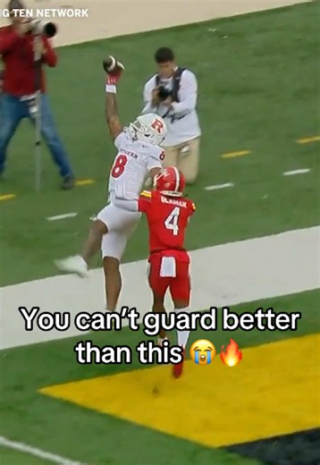 Good defense, better offense 🔒 #espnsocial #cfb #catch | playing catch