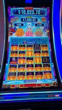 This Brand New Slot Machine Bonus Almost Filled The Entire Screen!