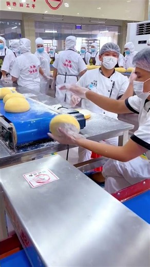 What kind of factory work has fewer tasks and is easier? Take a look at a day at a mooncake factory