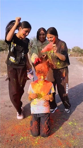 रंग लगा दिया 😱😳#Mkstudiovlog #Holi #happyholi #rang #color #shorts