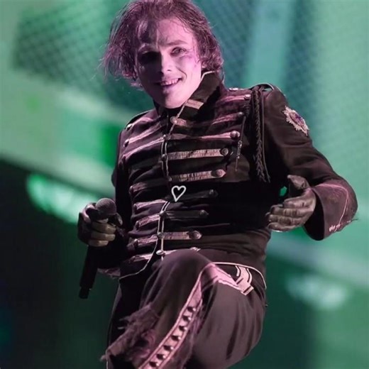gerard way [ edit ]♡