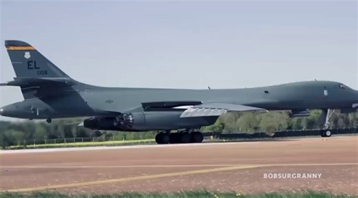 🇺🇸 B-1B Lancers at RAF Fairford are absolute MONSTERS on takeoff. 4 afterburners screaming, chest-thumping roar that rattles your bones and shakes the ground.One of the loudest jets ever. Locals at Dyess once thought the first ones would smash every window in Abilene Pure American thunder in training mode.Source: BobsUrGranny YT