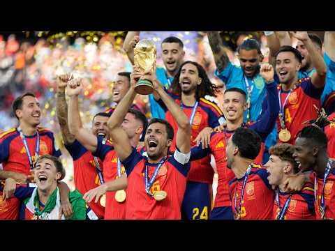 Watch Live: La Roja parades through Madrid to present the trophy to fans