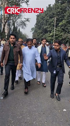 দ্রুতপায়ে এগোচ্ছেন ফারুক আহমেদ। সামিল হচ্ছেন বেগম জিয়ার জানাজায়