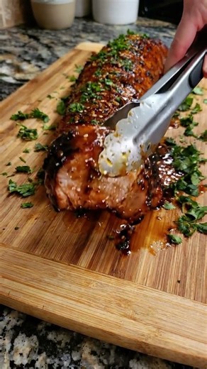 🍯🥩 Sticky Honey Garlic Glazed Pork Tenderloin | Juicy Roasted Pork with Sweet & Savory Garlic Sauce