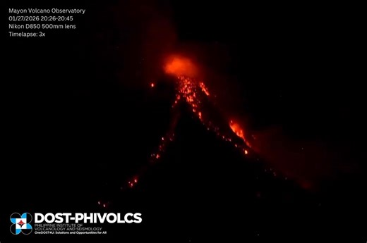 Mayon Volcano enters its 21st day of effusive eruption. On the night of January 27, Phivolcs recorded crater glow, lava flows, PDCs ("uson"), and rockfalls in the Mi-isi, Bonga, and Basud Gullies. Phivolcs noted that Mayon's current activity mirrors the 2023 eruption, which lasted about 6 months (April–September), though an explosive eruption remains possible. Alert Level 3 is in effect; entry into the 6-km PDZ is strictly prohibited. | via Jonathan Magistrado, ABS-CBN News (📹: Phivolcs) | ABS-