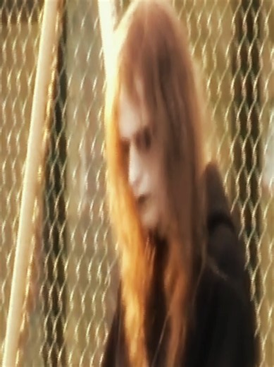 wish you knew. Këkht Aräkh is a black metal project known for its raw emotional atmosphere and minimalist production style. The music blends elements of depressive black metal, lo-fi textures, and repetitive melodic structures that create a hypnotic and melancholic sound. The project is associated with intense themes such as isolation, inner conflict, existential thoughts, and emotional numbness. Instead of focusing on technical complexity, the sound often relies on simple but powerful riffs, di