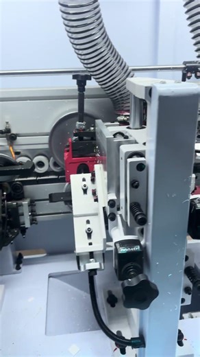 Automatic edge banding machine. Easy edge sealing, simple operation. We are/edge banding machine ma