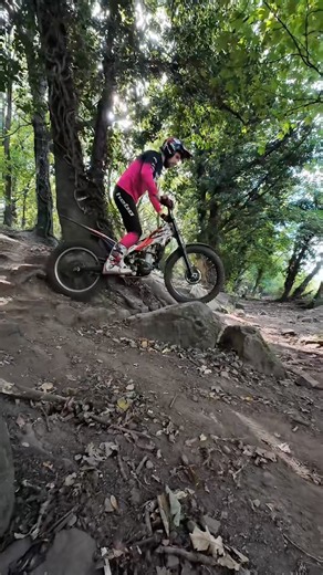 Like most OF models, I too am good at going down(hill)🗻#trials #trial #trialbike #bikelife #offroad
