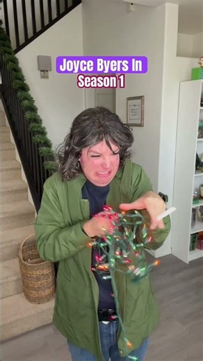 Joyce Byers In Season 1 Versus Season 5!