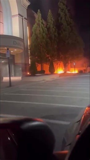 The Dillard’s at the Mall of Georgia caught fire Wednesday night. ⬇️ 📸: Angel Sherman | Atlanta News First