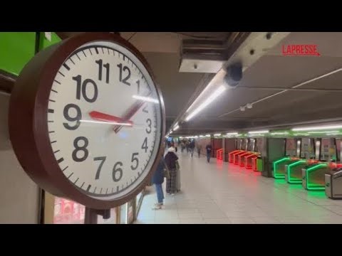Sciopero dei trasporti, aperte le linee della metro a Milano: le immagini da Cadorna