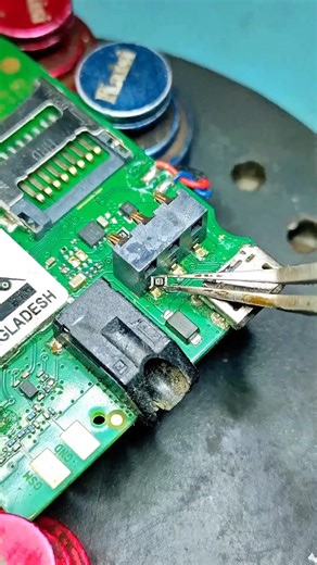 Phone Turning Off Automatically? Fix It Now! #smartphone #tech #repair