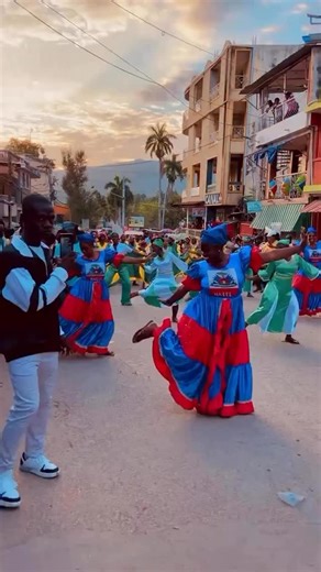 #Haiti 🇭🇹 celebrates its independence! Haitian Independence Day (Fèt Endepandans Ayiti) is celebrated every January 1. It marks the day in 1804 when Haiti declared independence from France, becoming the world’s first independent Black republic and the only nation founded by a successful slave revolt! 🙏🏽❤️ | Rolling Out