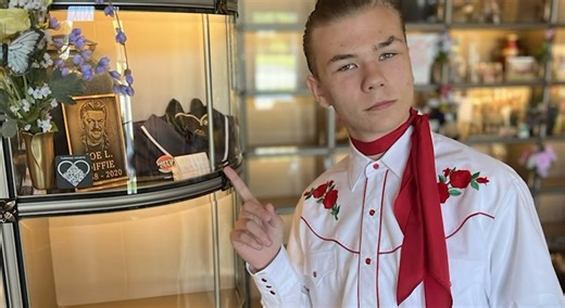 Remembering country music singer Joe Diffie on his heavenly birthday today.🙏🎂 #JoeDiffie Prop Me up Beside the Jukebox (If I Die) Grave tribute | Joseph’s rock ‘n’ roll adventures “YouTube”