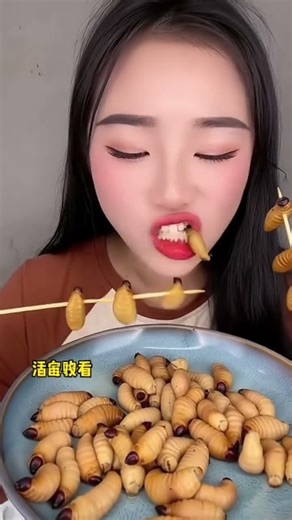 eating insent food women