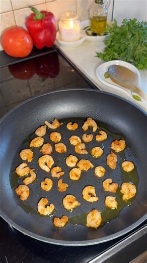 Creamy Garlic Shrimp Pasta 🍤🍝