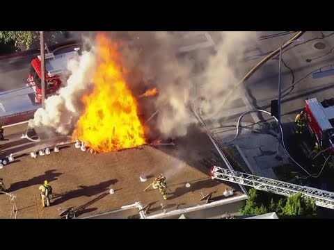 LAFD battles Koreatown apartment fire