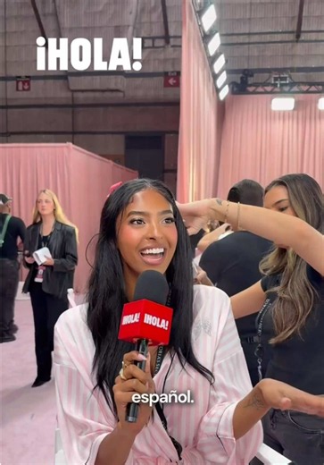 Natalia Bryant shows off her Spanish backstage at the Victoria’s Secret Fashion Show where she will be walking the runway for the first time 💓 #vsfashionshow