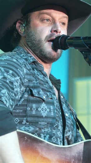 Easton Corbin - Roll With It kind of live #eastoncorbin #cowboyhat #linedance #countrymusic