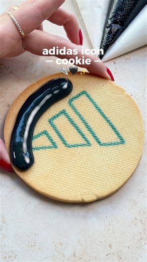 Adidas Cookie 🖤👟 recipes and more link in bio #cookiedecorating #satisfying #adidas