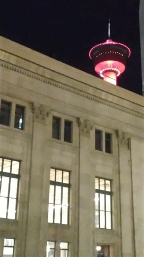 Calgary glows at night / Calgary Tower ✨🗼