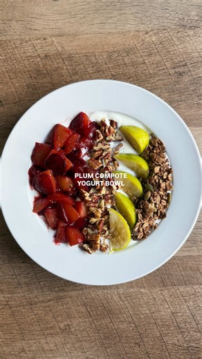 Currently on a fruit-cooking bender Bowl details ⤵️ Greek yogurt Plum compote Chopped walnuts Green figs Dark chocolate granola Super easy compote (replace plums with fruit of choice) - 2 plums, cubed 1 tbsp maple syrup 1 tbsp lemon juice dash of vanilla small pinch of salt Cook on medium high for 10ish minutes, reduce heat, cover and simmer for 3-5 minutes, that’s it! #yogurt #yogurtbowl #compote #healthyrecipes #cleaneating