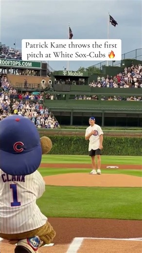 Patrick Kane threw out the first pitch at the Cubs game ⚾ (via @nhlblackhawks/TT)