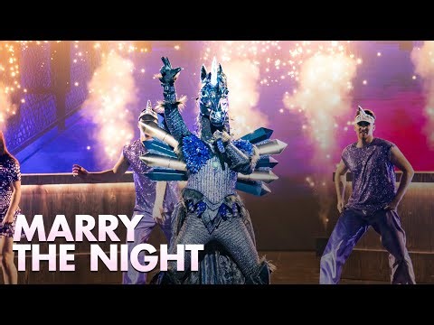 Eenhoorn - ‘Marry The Night’ | The Masked Singer | Seizoen 5 | VTM