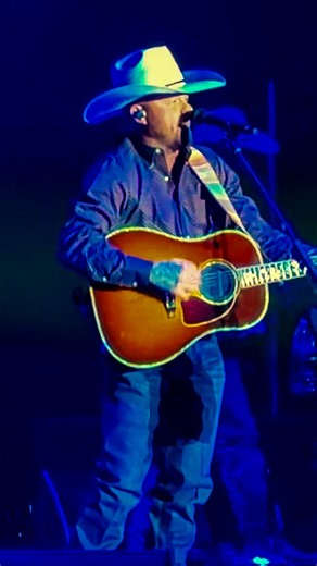 Cody Johnson sings “Me and My Kind” in Tacoma, WA at Tacoma Dome.