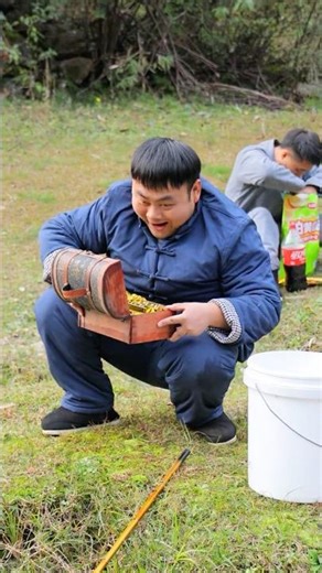 Song Song found a bag of real gold coins❗ #funny #comedy