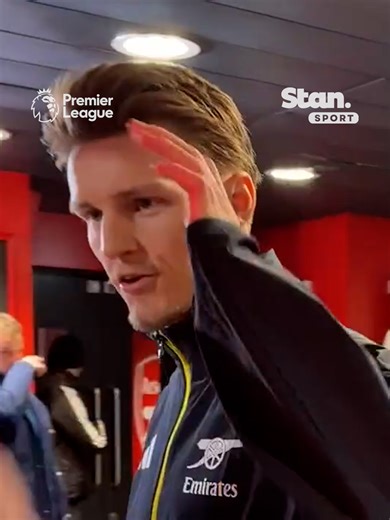 Martin Odegaard greets his mascot before making the walk down the Emirates tunnel 💪 Arsenal. Aston Villa. Let’s do this! ↳ Premier League. Live & On Demand with 4K on Football’s New Home, Stan Sport. Stream now. #StanSportAU #PremierLeague #Arsenal