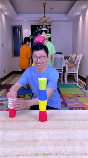 Cup Stacking Challenge! Who will win? #funny #familychallenge #partygame