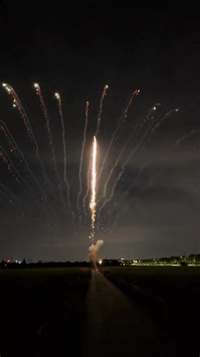 Brilliant streaks of fire bloom and paint the velvety night sky with dazzling bursts of light🎆#fireworks #changsha