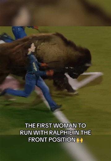 Run like a girl! 🦬 #coloradobuffaloes #collegefootball #bouldercolorado
