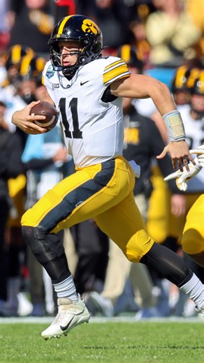 Chad Leistikow reacts to Iowa football's ReliaQuest bowl game win over Vanderbilt #iowahawkeyes | The Des Moines Register