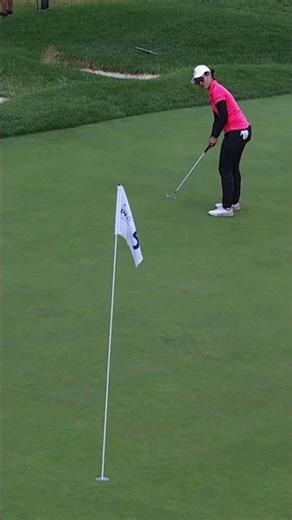 UNBELIEVABLE putt! 🔥